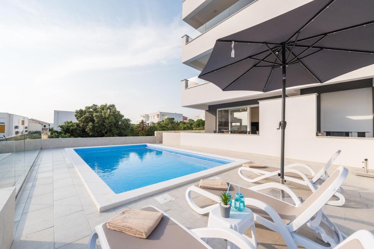Sara Luxury Apartment With A Pool Новалья Экстерьер фото