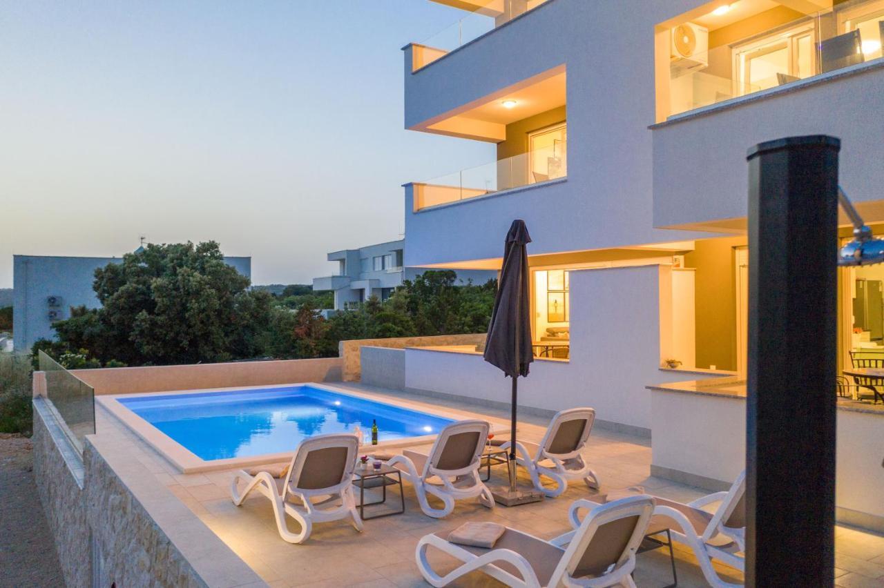 Sara Luxury Apartment With A Pool Новалья Экстерьер фото